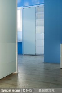地板的選擇也通常取決於家具與牆面色彩的調和與統一。[6]