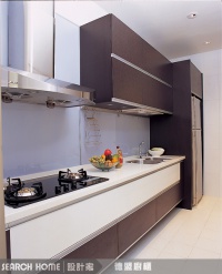 一字型雙色美耐門板極簡上下廚櫃橫式設計。[9]