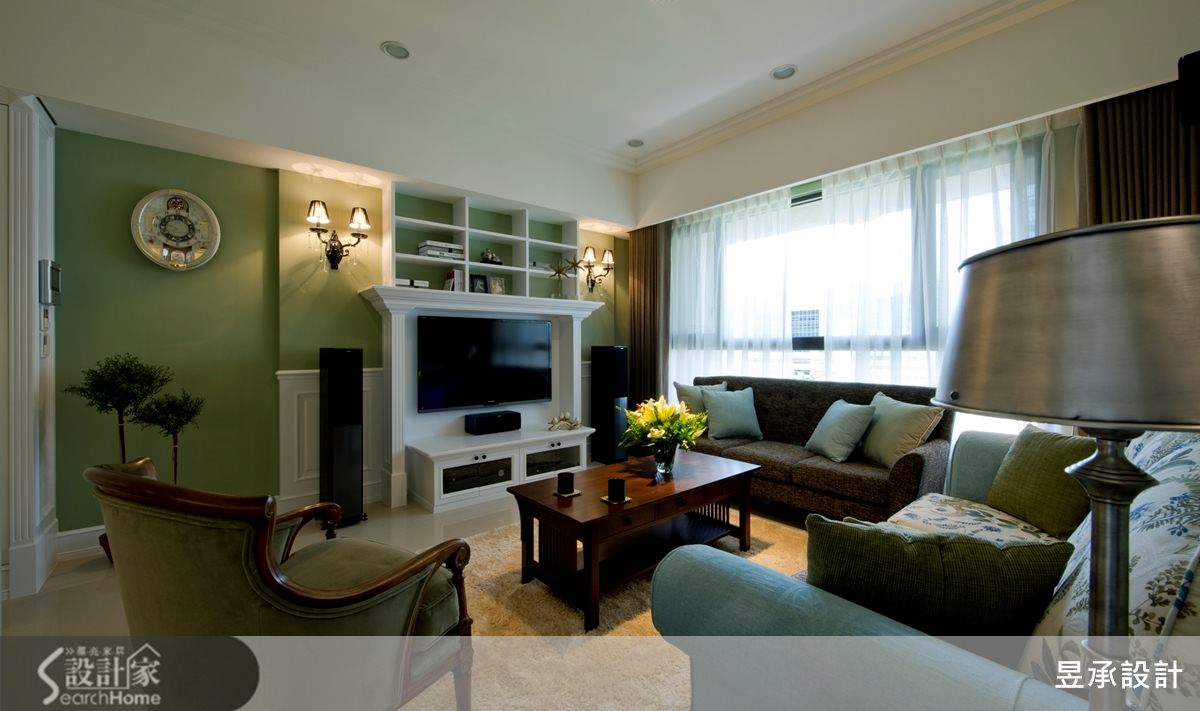 公共空間採開放式設計，開闊的空間感，讓家顯得格外大器寬敞，充足的收納設計，重新詮釋了 30 坪空間的定義。