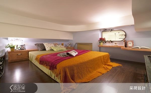 造型天花板，使视觉有向上延伸的效果，让夹层空间也能很舒适。