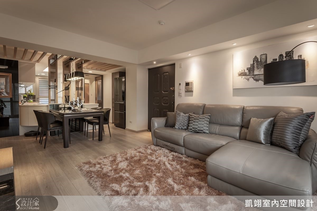 拆除厨房局部墙面之后，让厨房、餐厅、客厅三个区域不仅可以相连，格局配置也变得更有秩序感。