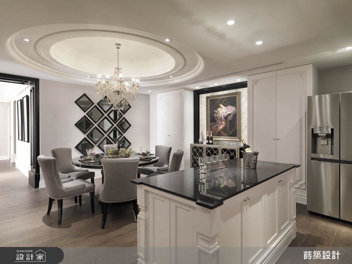 手工木作中岛吧台的细节，菱形茶镜磨边装饰，都为餐厨空间增添质感，成为空间亮点。