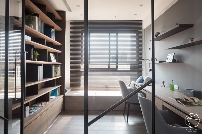 午后的暖阳照应于浅木色的飘窗，为读书、休憩、办公的使用者提供最温柔的依靠。