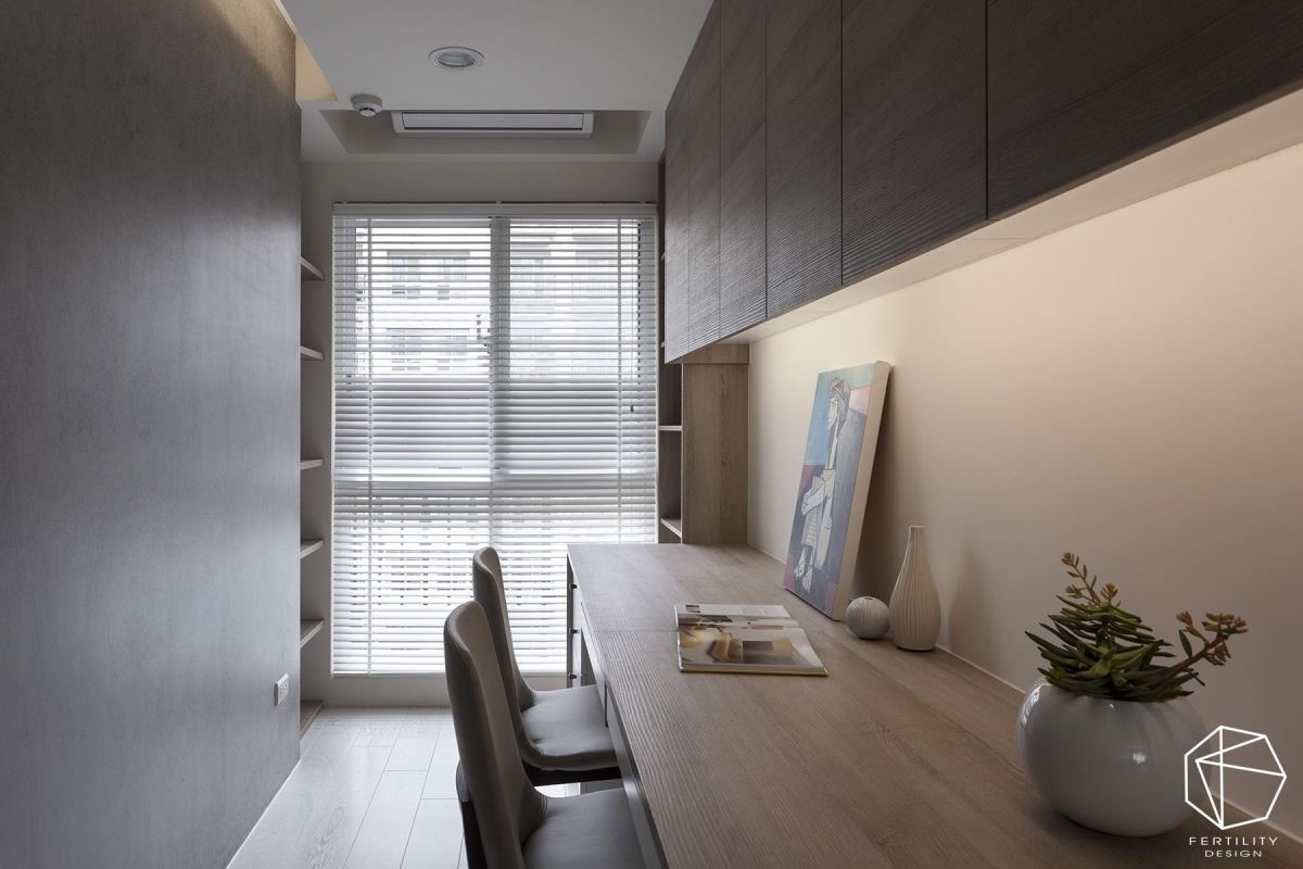 当书房需要隐私时，关起门片，即成独立一隅的安静空间。