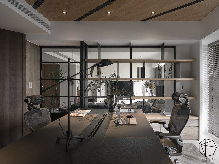 玻璃隔断不只促成采光流通，也创造更多元的生活视角，串起家人间的互动交流。