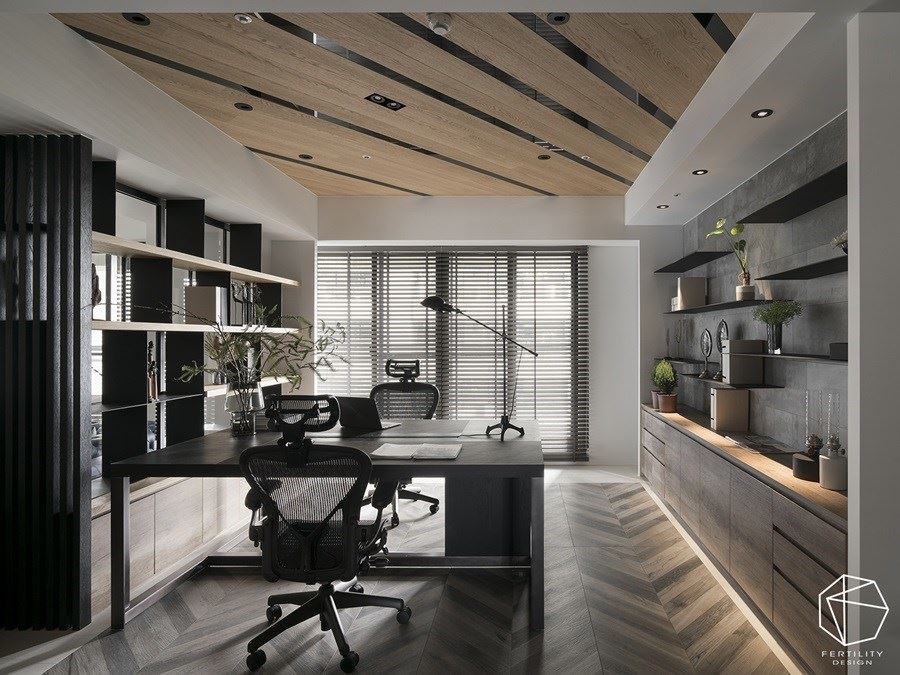 书房铺叙人字拼木地板，带入铁件、水泥砖等材质，透过斜线、垂直、水平等线条交织，创造空间中的变化感。