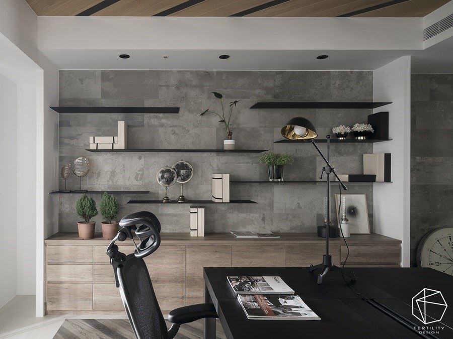 书房内安排一道展示墙，选用带有斑驳感的水泥质地，搭配生活摆饰品的妆点，让空间跳出个性亮点。