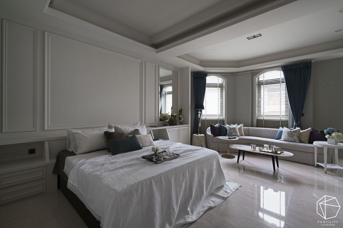 二楼安排主卧，是替女主人打造的专属休憩场域，无论是壁材种类、家具布料、衣柜尺寸、石材材质等皆量身订制。