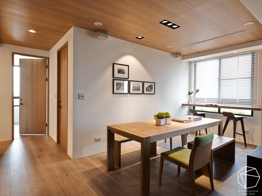 没有过多设计的简约木设计，可让一家人放慢脚步，在此享受天伦之乐，凸显了北欧风格的舒适与共享特色。