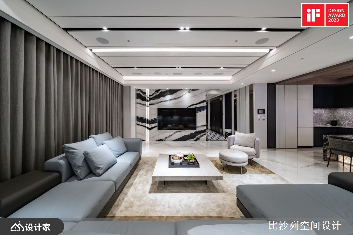 以黑白纹理打造出彷佛泼墨山水般的电视墙面。