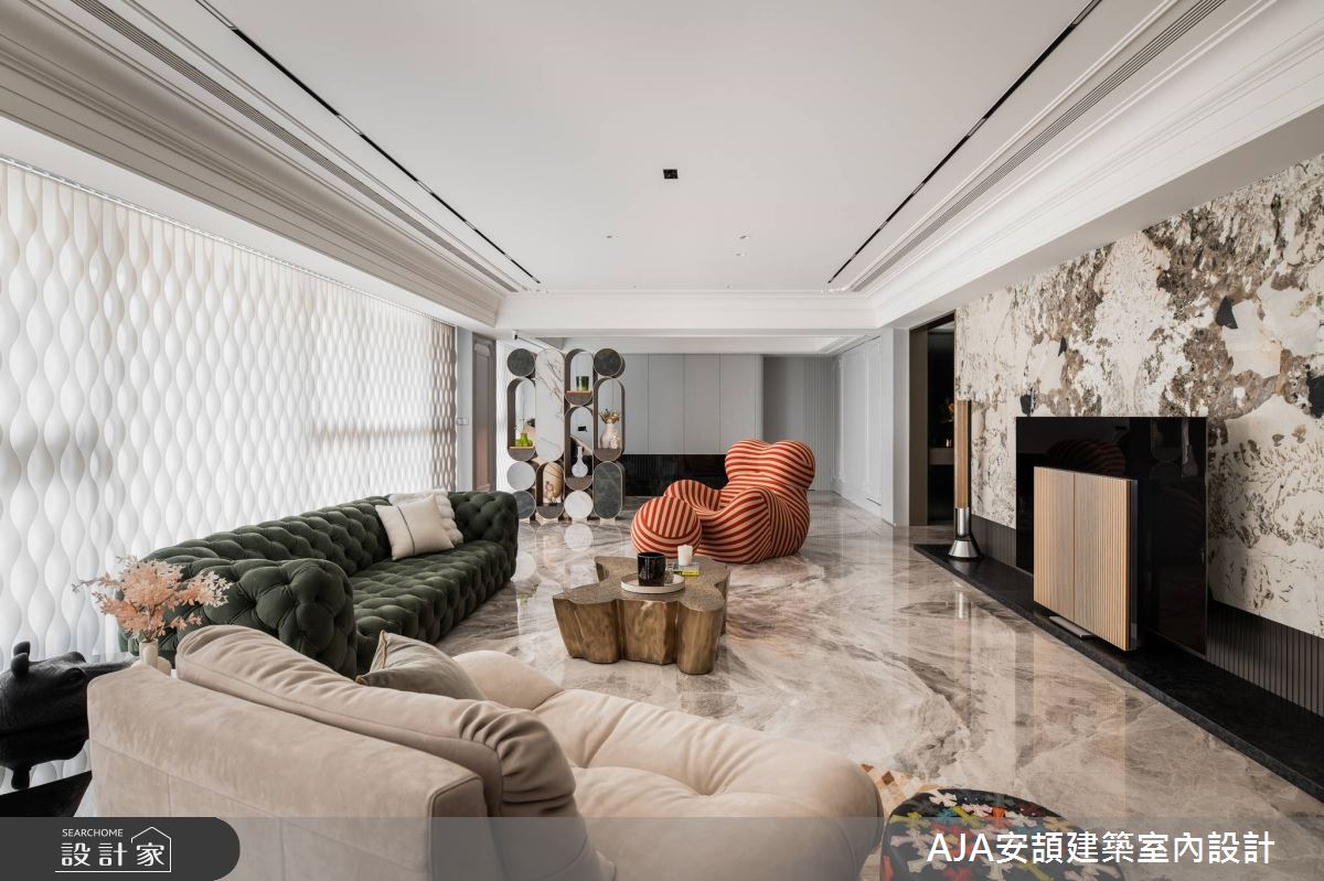 大气格局、优秀采光结合自然多变的石材与经典家具，独一无二的视觉享受。