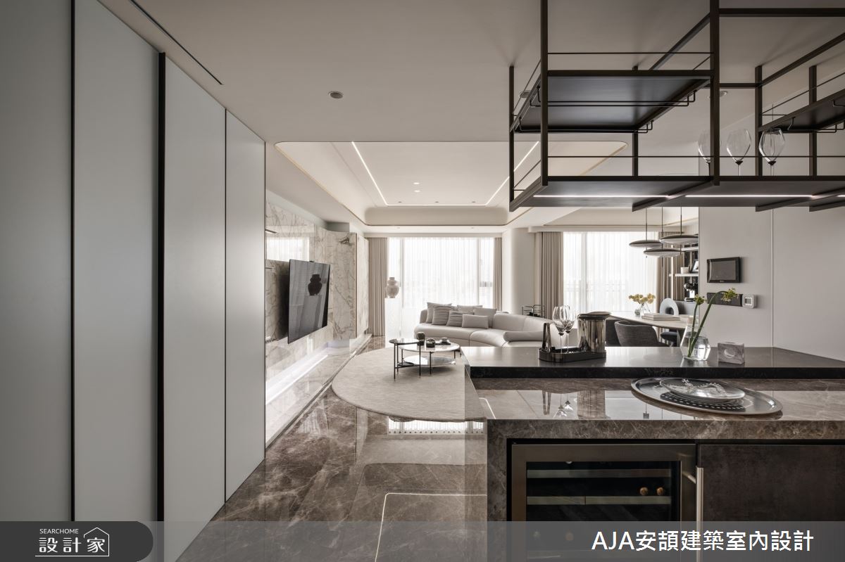 入门处巧妙的吧台区，成为社交互动性极强。