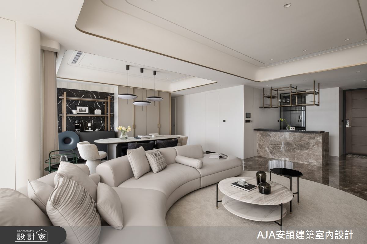 吧台动线规划，形成近乎 360 度的视角，方便主人随时掌握宾客需求。