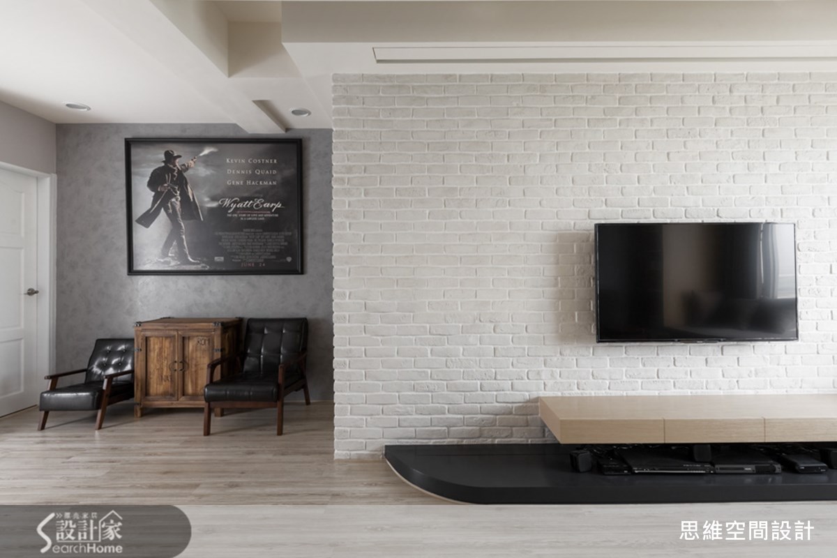 音乐迷不孤单！北欧单身宅暗藏大面CD墙