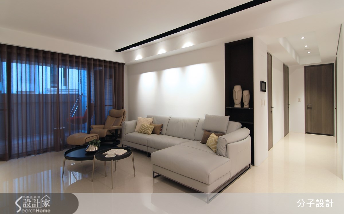 运用利落现代线条，赋予居家大地自然质感