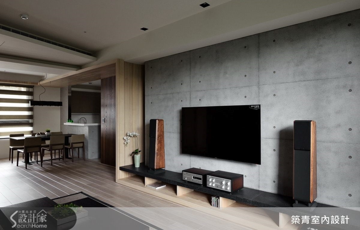 灰色空间添温暖木质，造简约现代宅