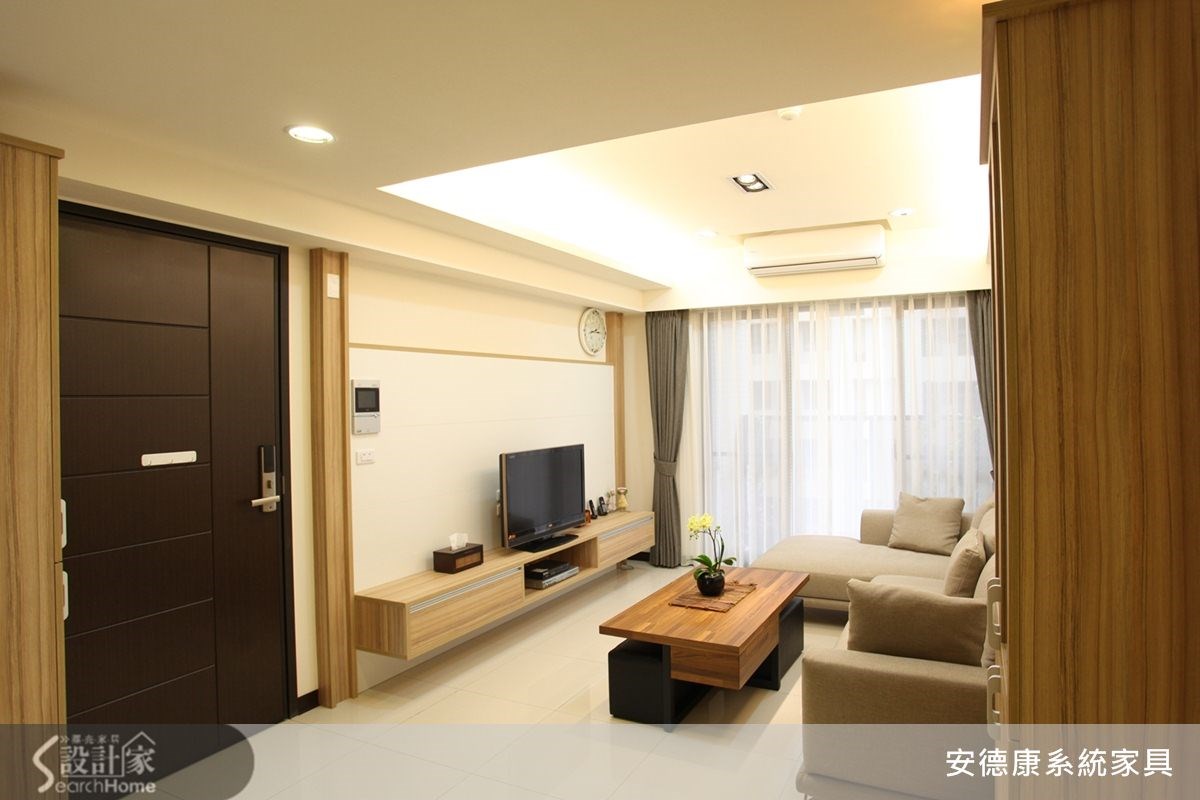 以墙面扩充机能，73平居宅创造收纳大容量