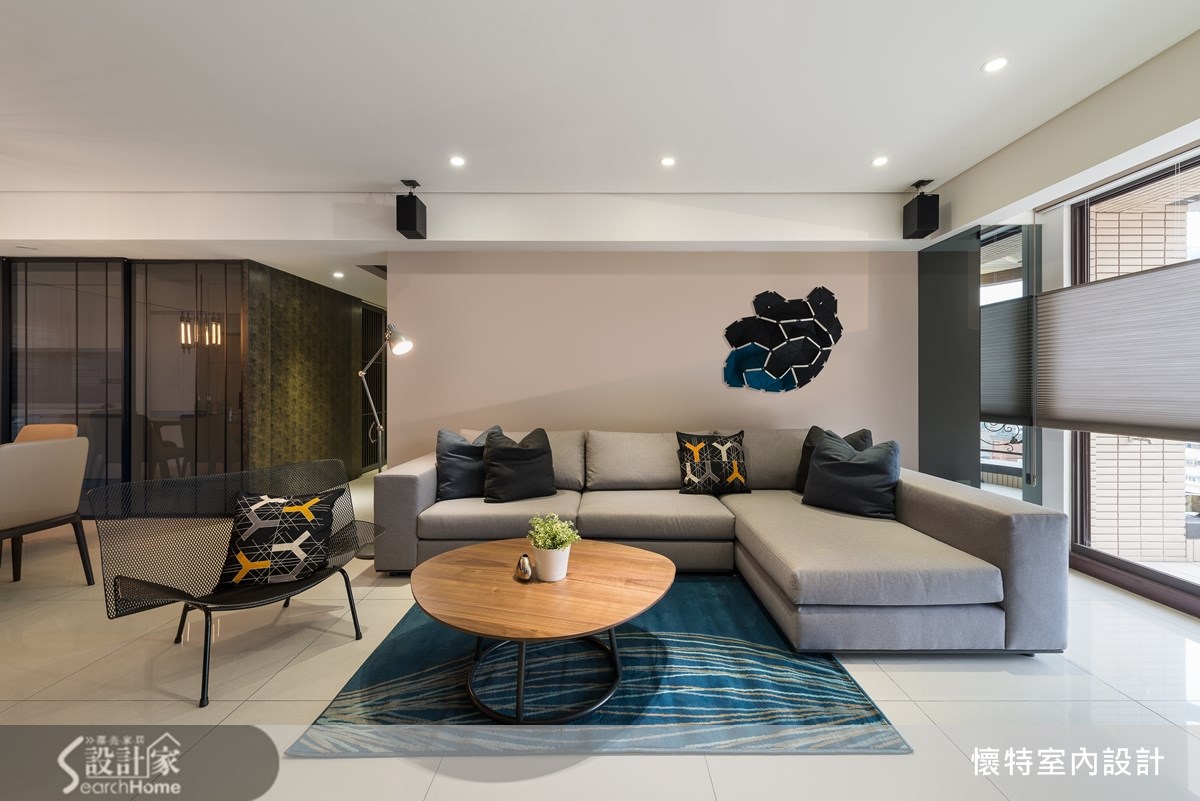 大量铁艺装饰，融合现代工业感的混搭潮宅