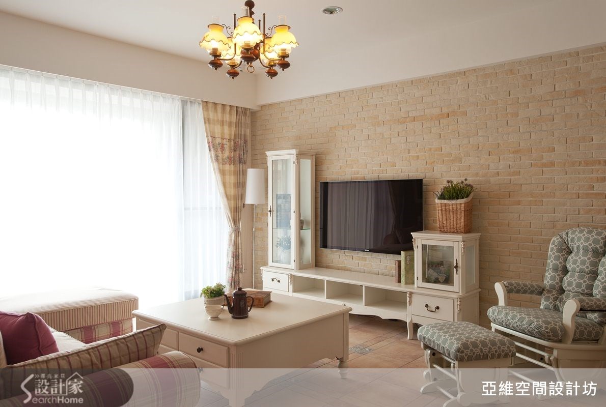 美式遇见乡村风，利落不失朴实的135平居宅