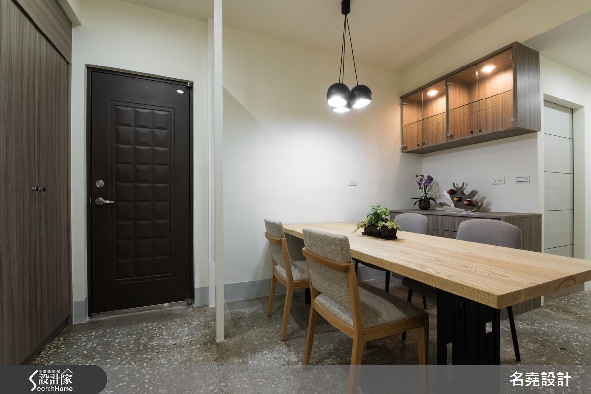 保留磨石子地板，传递怀旧古早味的混搭宅