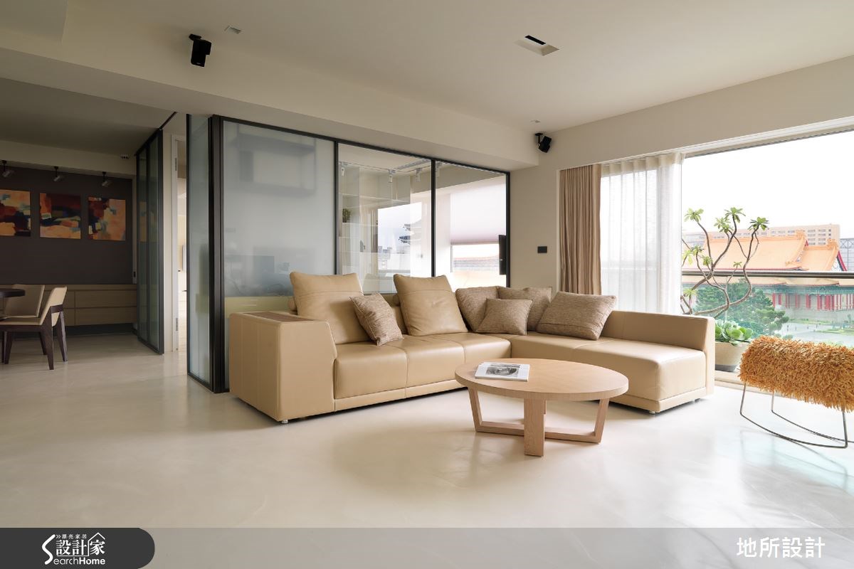 拆除隔断改玻璃，阴暗老屋变身明亮空间