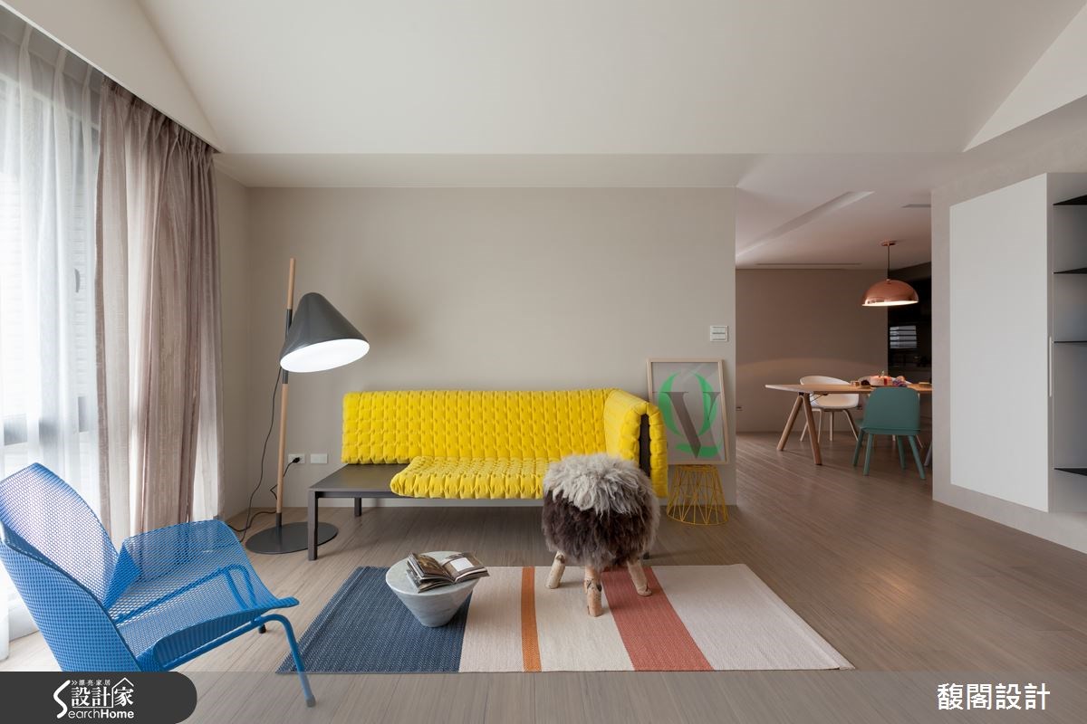 樱草黄添活力，造清新活泼的三口之家