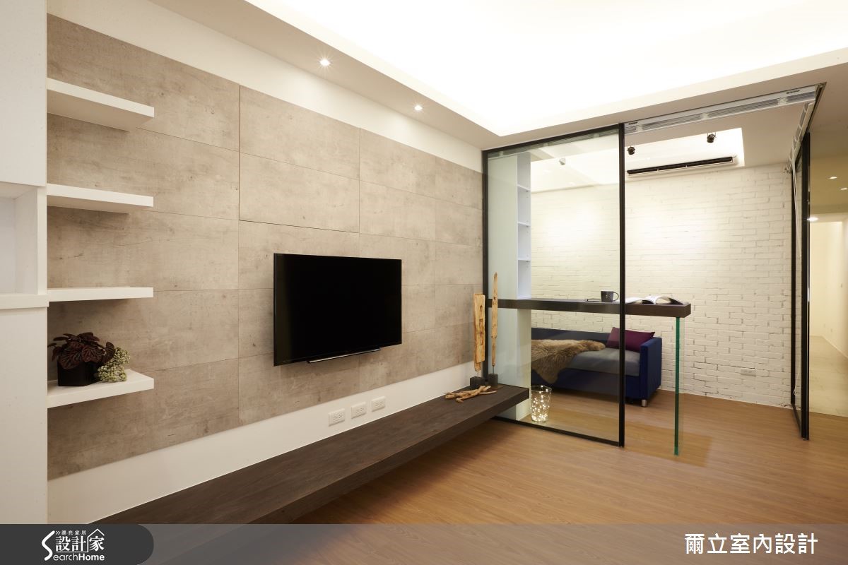 拆一室搭配通透玻璃，窄长老屋重获明亮