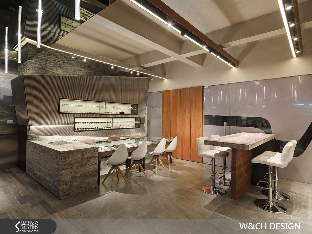 巧用灯管及不锈钢，新潮眼镜行这样造