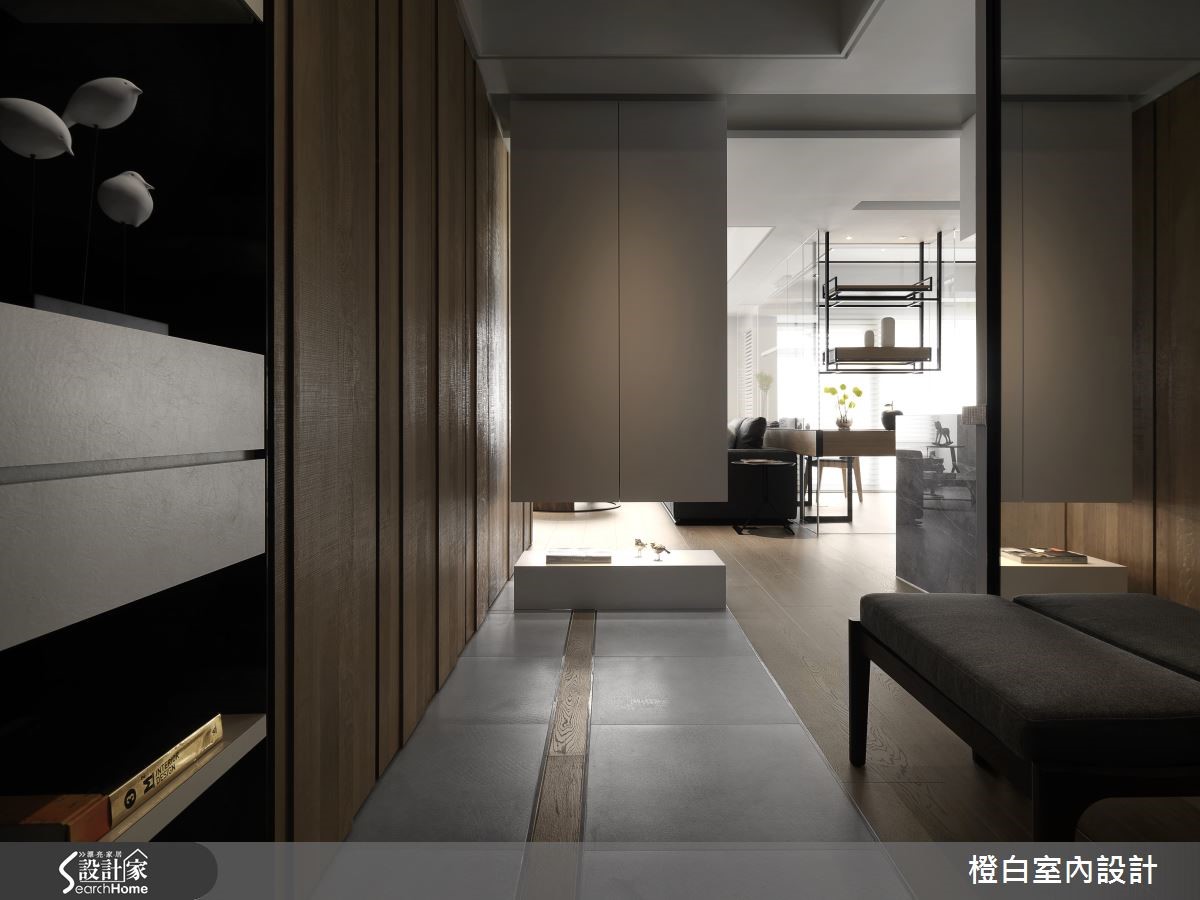 清透隔断搭配留白设计，打造明亮单身宅