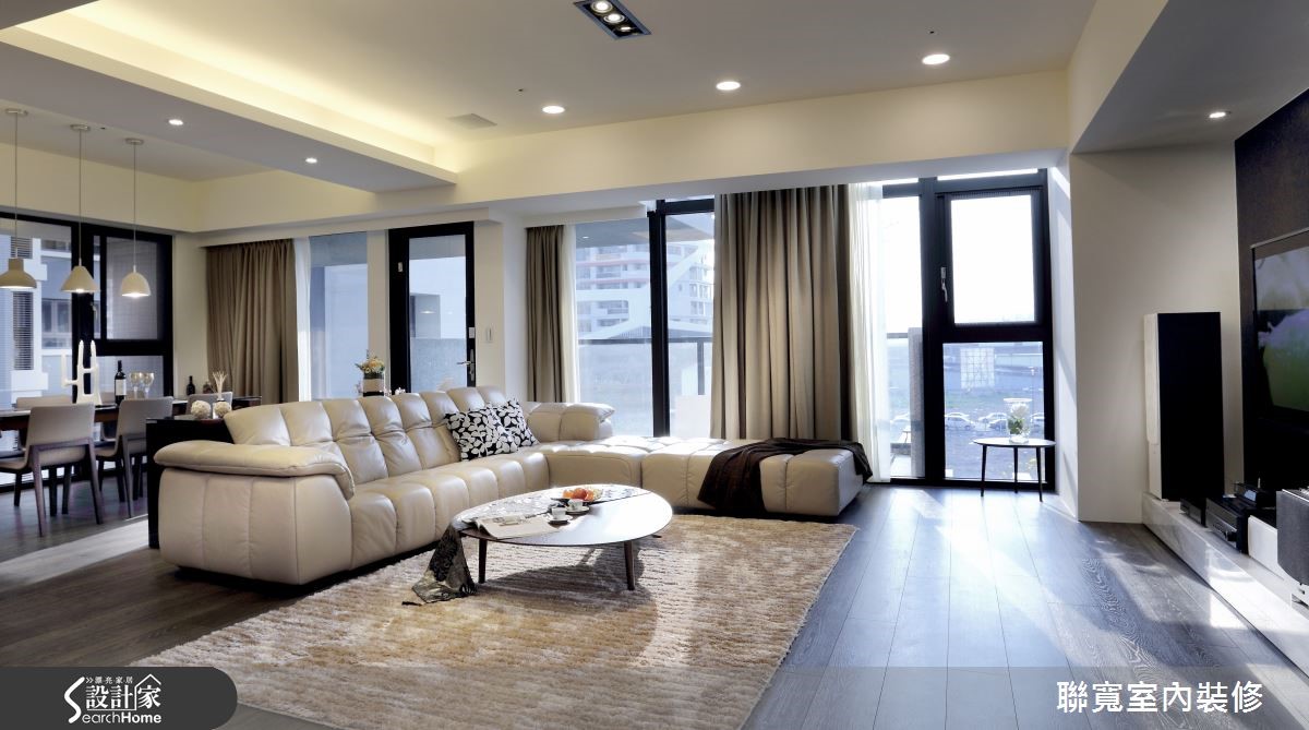 采光让231平变更大，亲友都爱上的现代宅