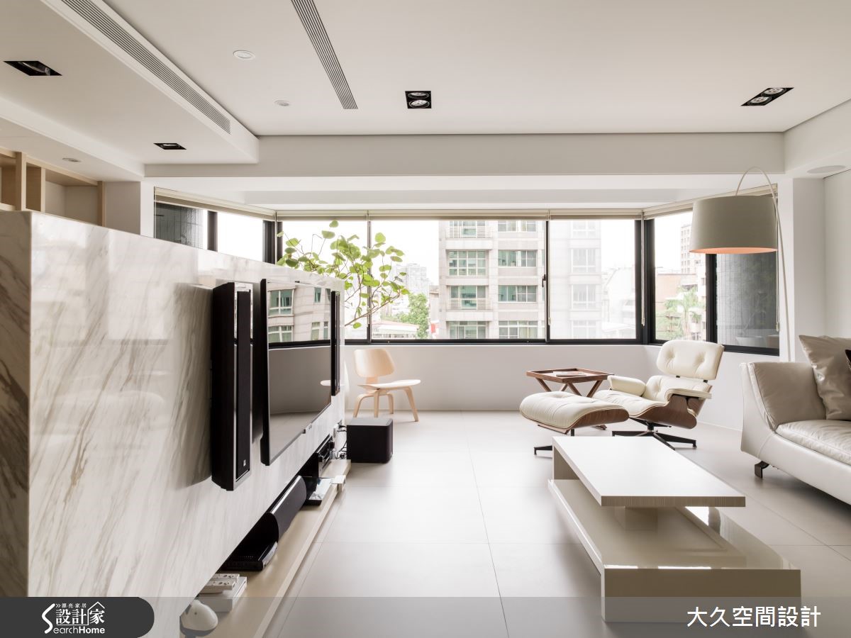 大器石材与纯白色彩，营造简约轻奢宅