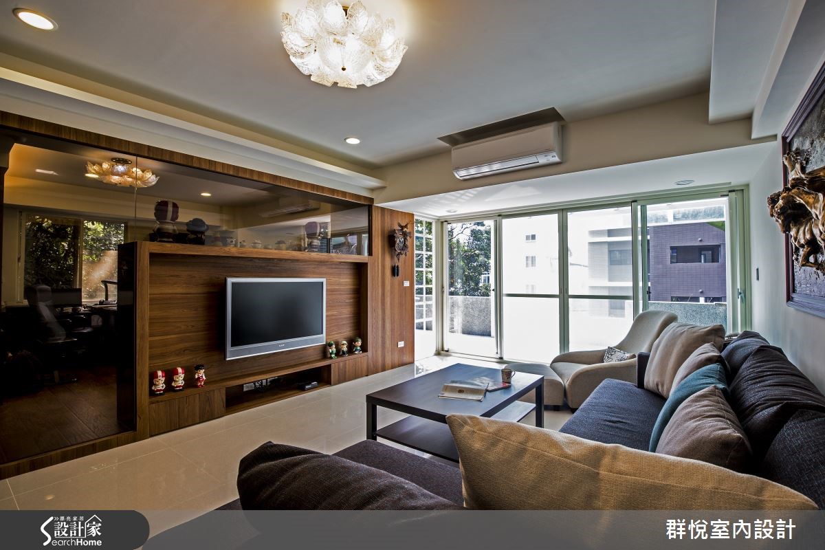 巧用通透材质引光，更添自然绿意的现代宅