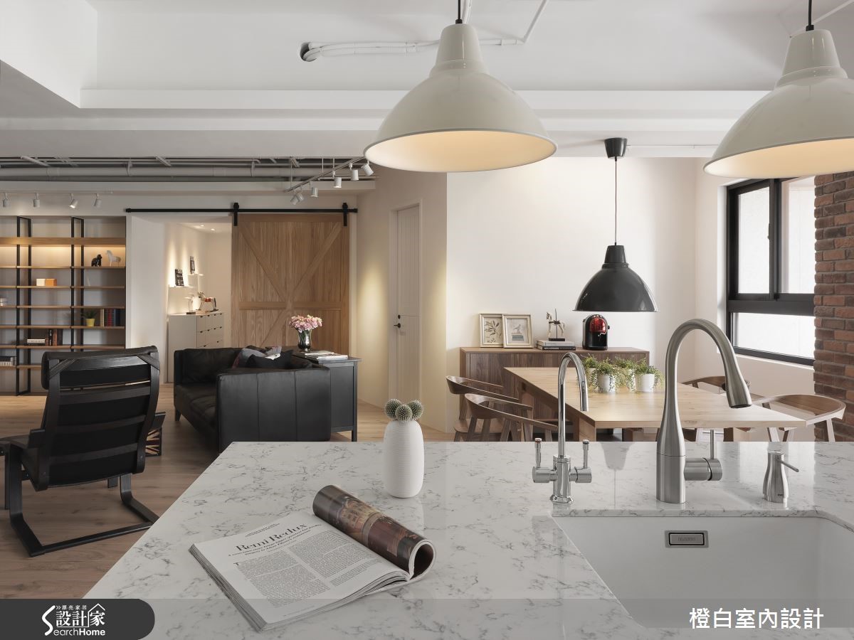 引入清新阳光，勾勒净白工业宅