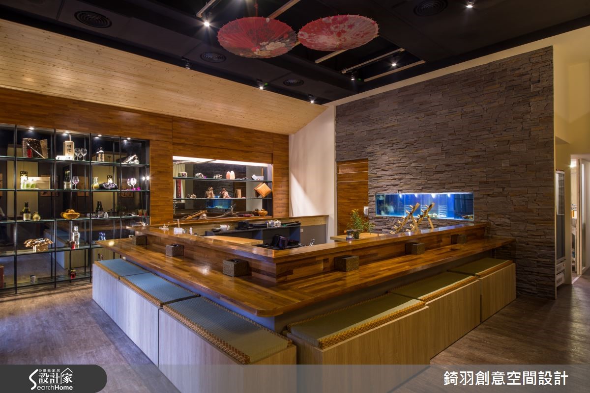 开放空间添木质，造温暖互动的日式餐厅