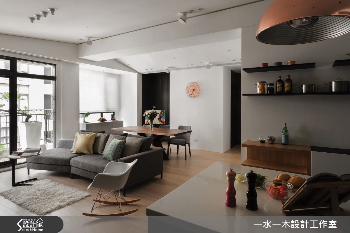 灰白色调搭配木料，时尚又不失温馨感