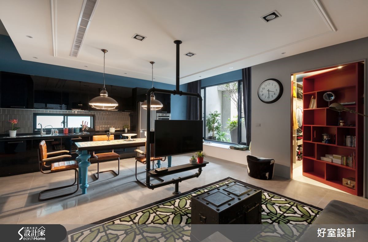 古典与工业混搭，走进浓艳配色的复古老屋