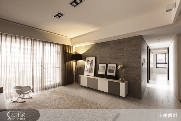 巧用黑白及木色，坐拥简约时尚宅