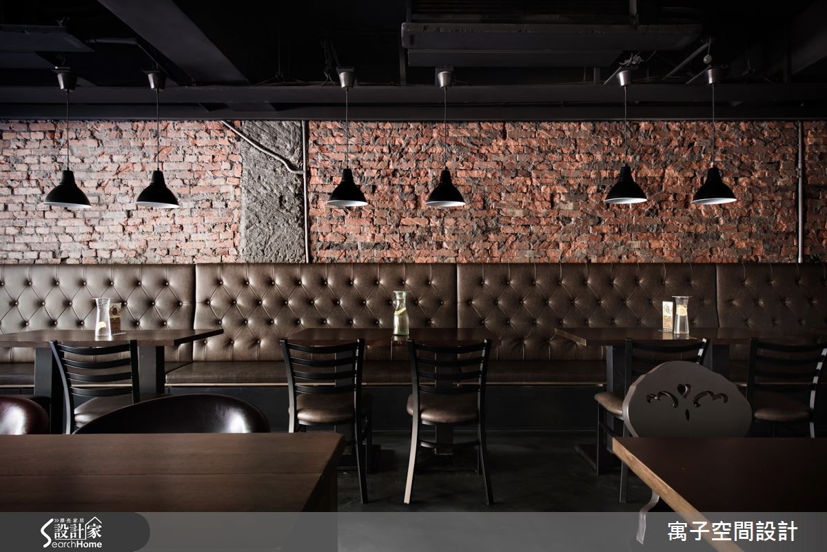 红砖墙、铁件吊灯，打造美式工业餐厅