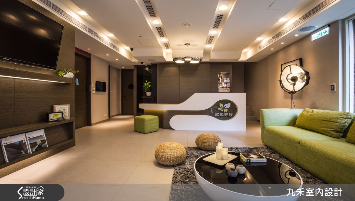 曲线天花搭配灯沟，牙医诊所也有大器范