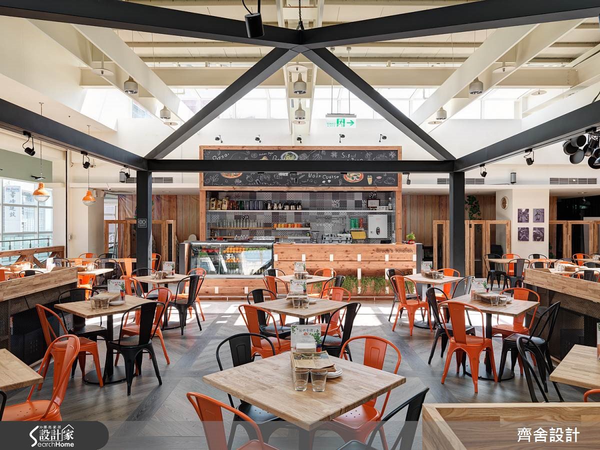 善用色彩与绿植，义式餐厅也充满田园滋味