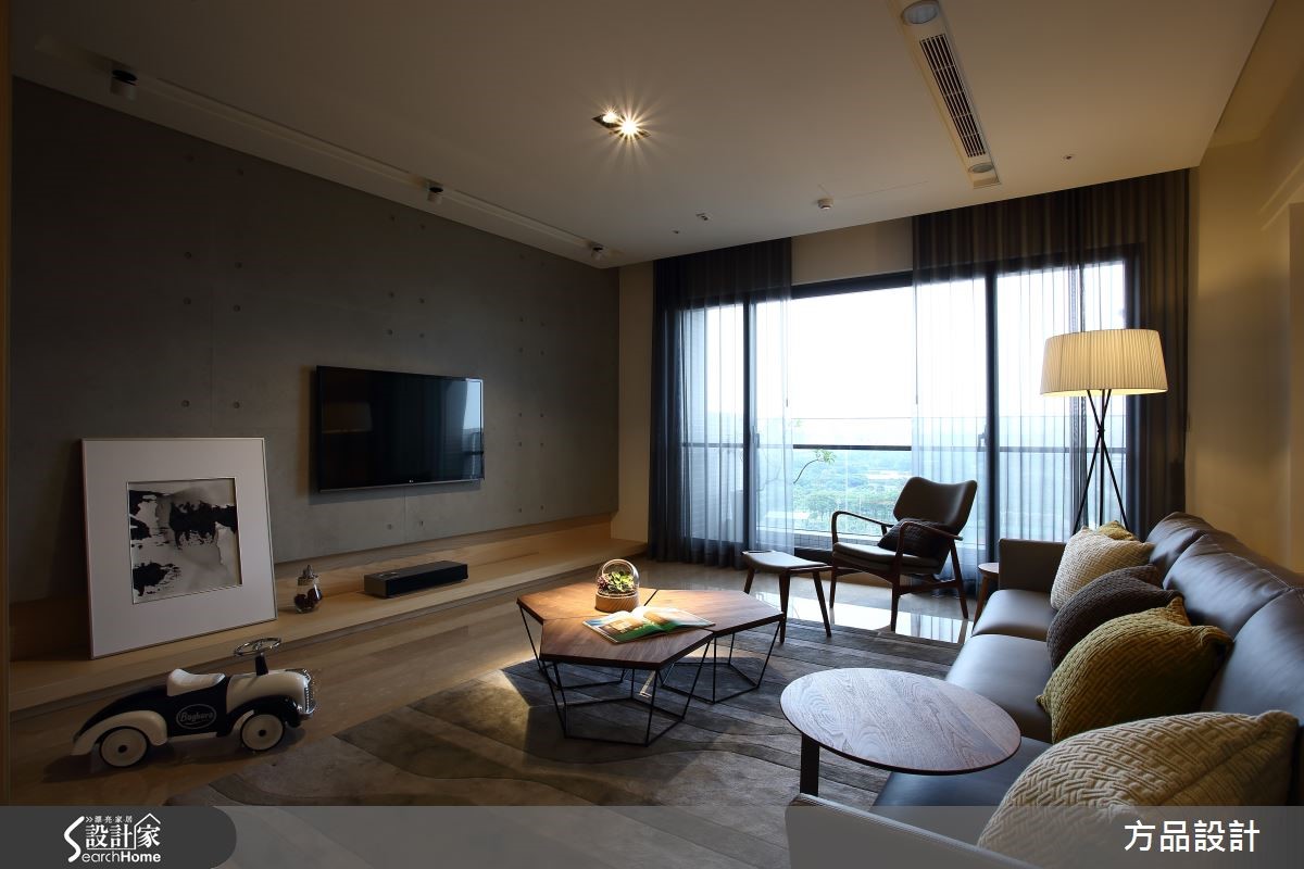 仿清水模的高冷时尚，注入木质的暖调宅