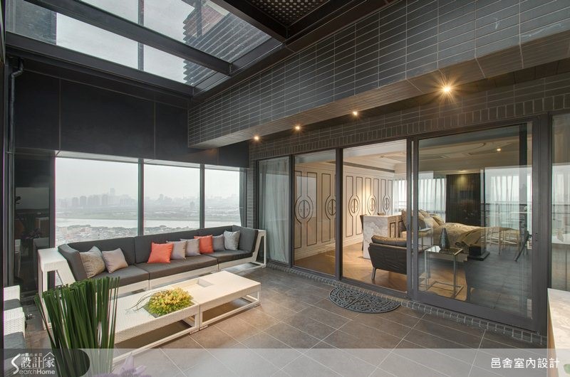 優雅線板無所不在，新古典宅造大器范