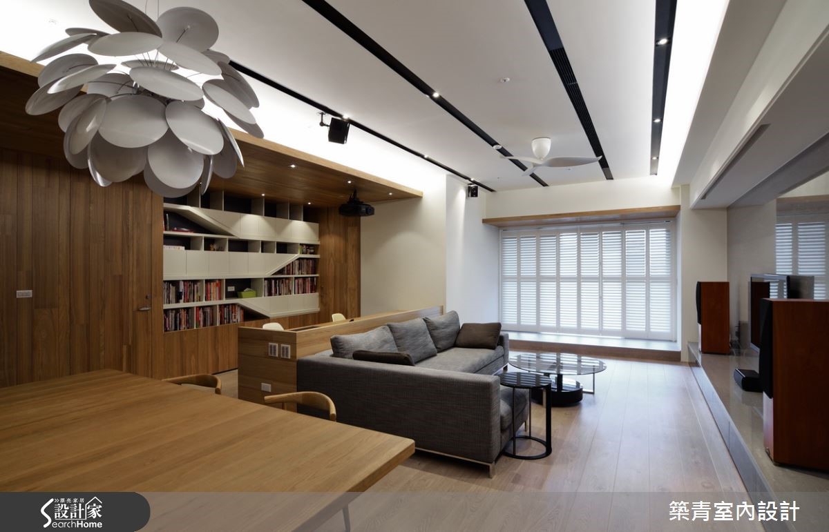 黑白天花与柜体流线，简约现代宅这样造