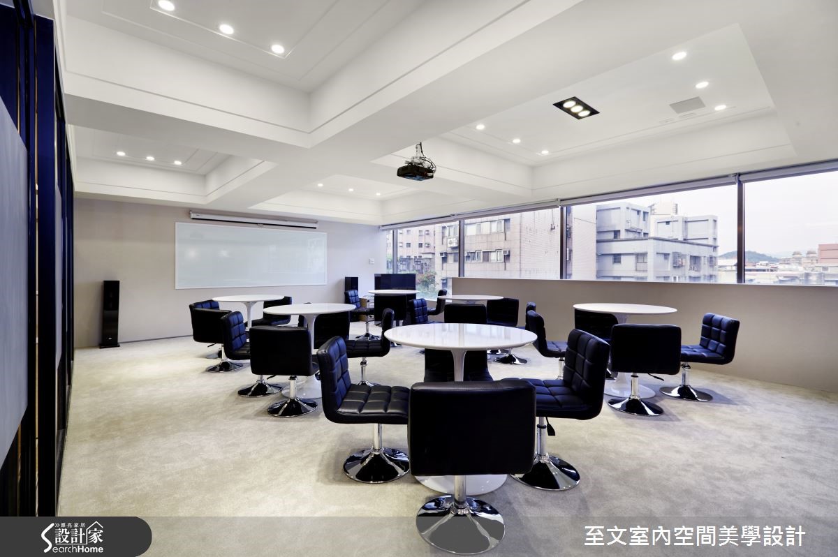 迎入清透明亮氛围 让心情焕然一新的办公室！