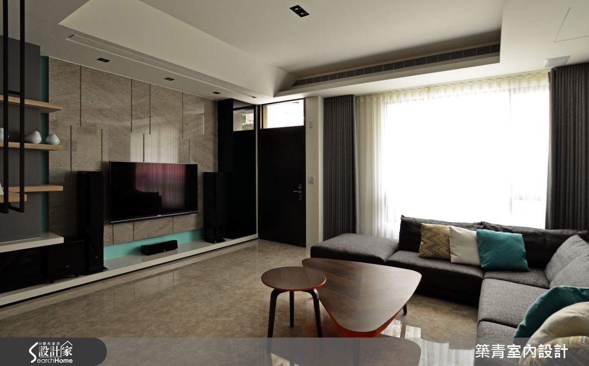 不规则线条和跳色蓝，现代宅注入活力