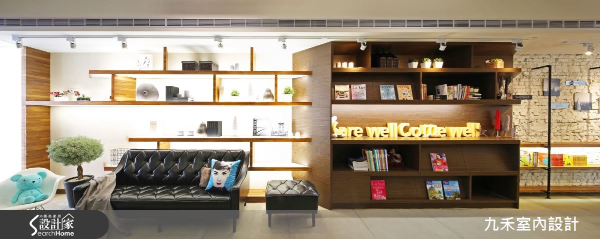 黑铁衬托拼贴木质，演绎工业风的牙医诊所