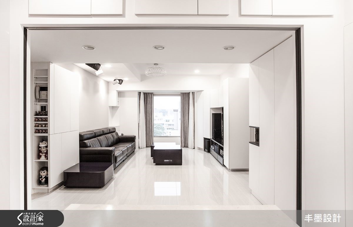 走进黑白简约世界，用跳色渲染年轻活力