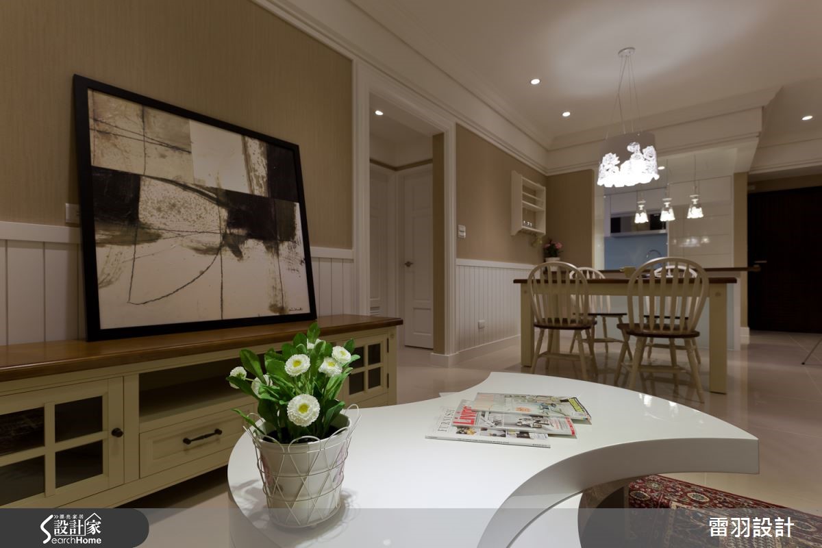 大地色系融入线板细节，勾勒乡村风温馨宅