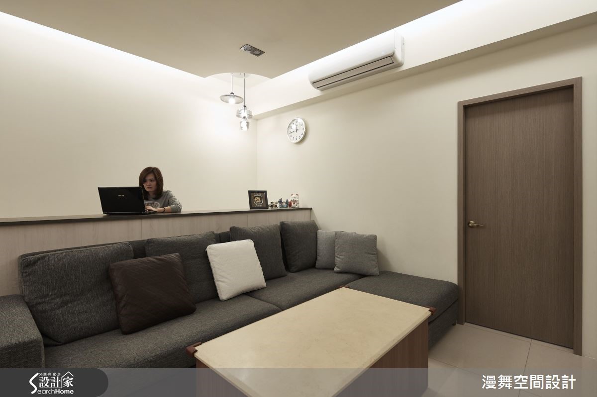 老屋翻转格局、去除壁癌，变身清爽现代宅