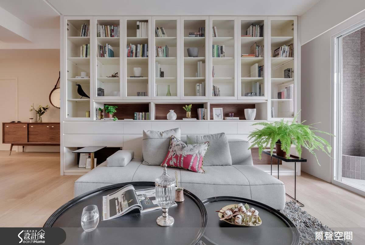 巧用木框揽窗景有助扩容，住进净白明亮宅